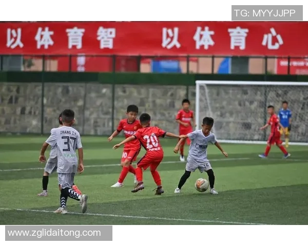 从青涩少年到足球巨星揭秘足球明星的青训成长之路